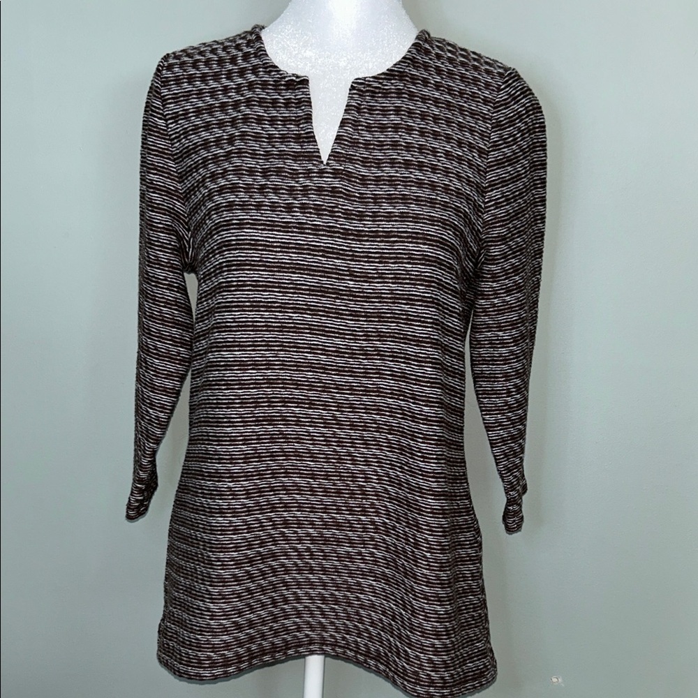 Chico’s Size 1 Soft Stretch Knit Top – Flattering Everyday Essential